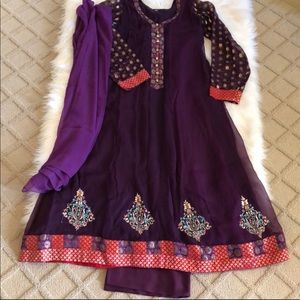 Purple Pakistani/Indian shalwar kameez